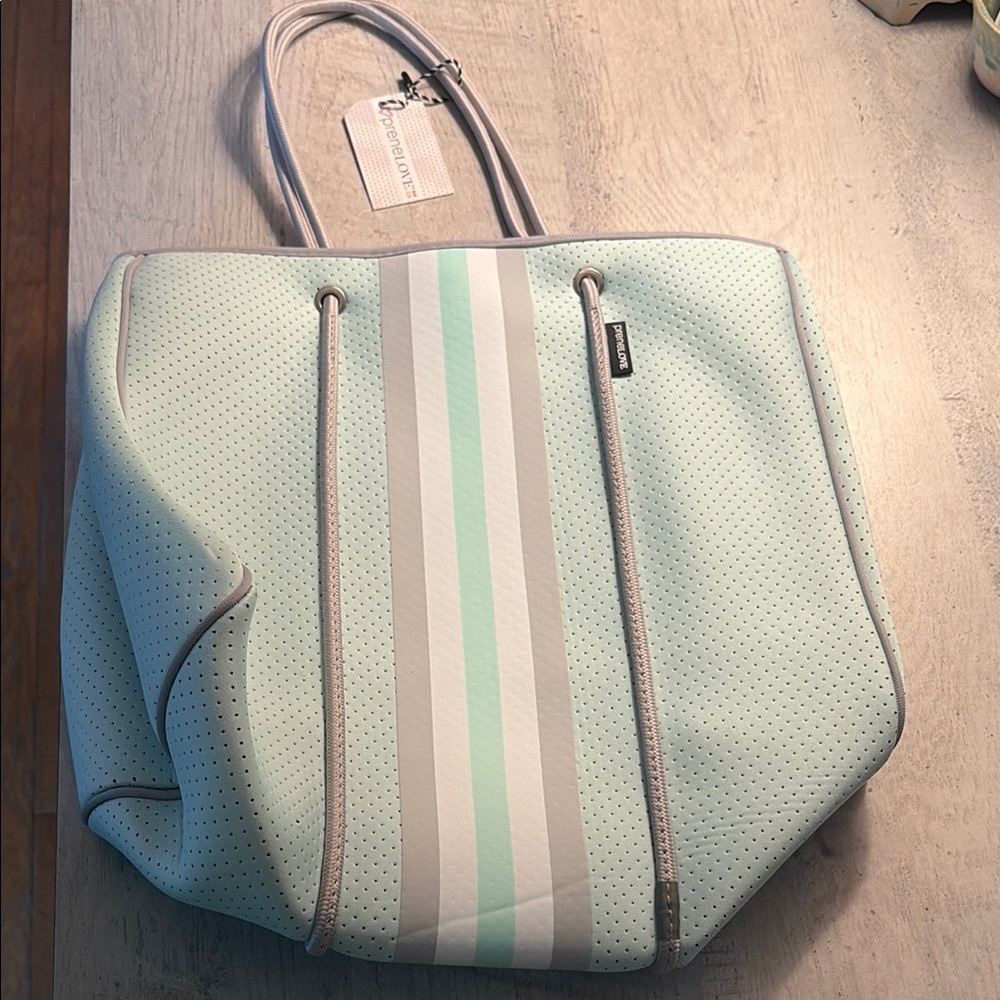 BNWT-Mint Green neoprene Tote Bag
